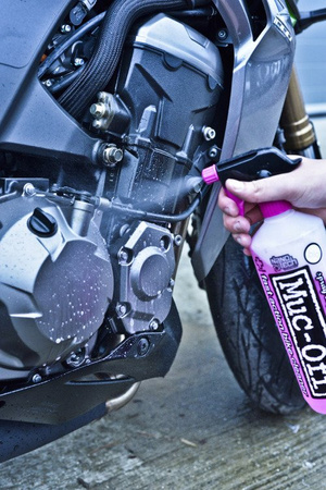 ŚRODEK DO CZYSZCZENIA MOTOCYKLA MUC-OFF 1L